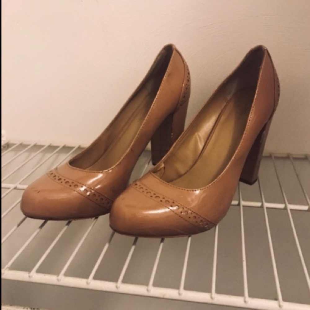 Nude pumps